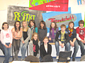 Paula, Iris, Ruth, Vanessa, Yasmin, Jonna, Thomas, Roman, Florian (o.v.l.), Saskia und Nina (u.v.l.) nach getaner A rbeit 
