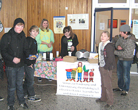 Die Waffeln der Klasse 9b erfreuen sich bei der Kundschaft allergr&ouml;&szlig;ter Beliebtheit 