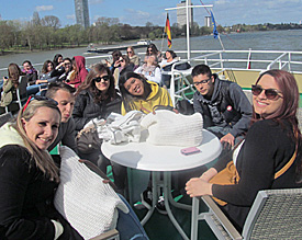 &bdquo;Fantastisch und unvergesslich.&ldquo; Die r&ouml;mische Reisegruppe genie&szlig;t die Zeit mit ihren H&uuml;rther Freunden 