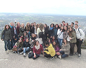Wie vor 2000 Jahren: R&ouml;mer im Rheinland. Die H&uuml;rther Austauschtruppe besucht den Drachenfels 