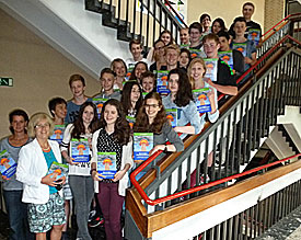 Der Religionskurs der Klassen 9b und 9d pr�sentiert das Buch mit den ganz pers�nlichen Beitr�gen der Sch�lerinnen und Sch�ler 