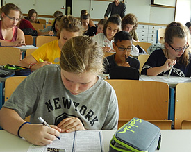 H�chste Konzentration: Die Sch�ler der Stufe 6 und 7 stellen sich beim Big-Challenge-Wettbewerb der Herausforderung 