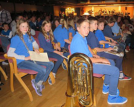 Der EMG-Bl&auml;serchor bereitet sich beim Festakt der Josef-Metternich-Musikschule auf seinen Auftritt vor 