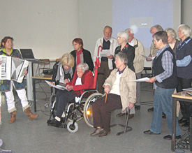 Musikalische Beitr&auml;ge zwischen den Vortr&auml;gen lockern die Veranstaltung zum Thema Demenz immer wieder auf 