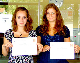 Lo hanno fatto bene - Lena und Elena pr&auml;sentieren ihr frisch erworbenes italienisches Sprachzertifikat 