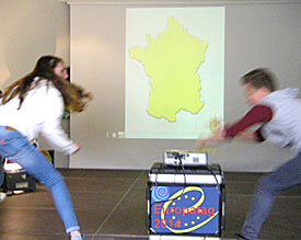 Schnelligkeit gefragt: Beim Europaquiz gilt es, L�nder der Eurp�ischen Union an ihren Umrissen zu erkennen 