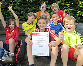 Sportliche Anerkennung: Konrads Filmkritik bedeutet für die Klasse 6d einen Gratis-Kinobesuch