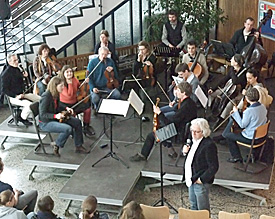 Christoph Spering, Dirgent des Neuen Orchesters, erkl&auml;rt anhand von Musikbeispielen zentrale Fragen zur klassischen Musik 