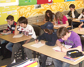 Der 16. internationale K&auml;nguru-Mathematik-Wettbewerb l&auml;sst u.a. die K&ouml;pfe der Klasse 6a rauchen 