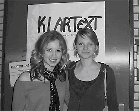 Annika und Janina (v.l.), die beiden neuen Redaktionsleiterinnen, freuen sich auf Unterst&uuml;tzung aus dem Sch&uuml;lerkreis 