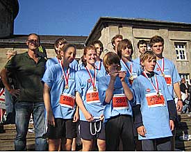 Heiner Philippek (l.) und das die EMG-Marathonstaffeln 