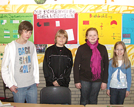 Alexander (6a), Andreas (5d), Julia und Eva (6a) haben das EMG bei der 49. Mathe-Olympiade vertreten 