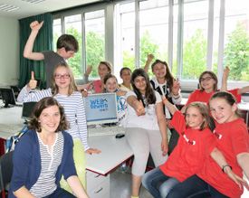 Zdzislawa Wlodarczyk berichtet den Sch�lern aus der EF von ihrem ersch�tternden Schicksal in Ausschwitz-Birkenau 
