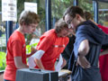 EMG-Sommerfest 2014: Die Medienscouts nehmen interessierte Besucher beim 