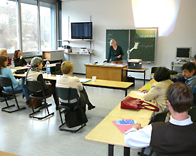 Ilse Sch&uuml;ren berichtet &uuml;ber verschiedene Praktiken aus dem Schulalltag von PISA-Seriensieger Finnland 