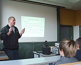 Ausreichend Raum f�r Diskussionen: Kriminalhauptkommissar J�rgen Czuck st��t am EMG auf gro�en Zuspruch 