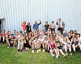 Gruppenbild mit B&uuml;rgermeister: Walther Boecker (oben rechts) stattet der deutsch-polnischen Gruppe einen Besuch ab 