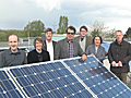 Zufriedenheit bei allen Beteiligten: Die Solaranlage auf dem EMG-Dach produziert ausschlie&szlig;lich Gewinner 