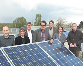 Zufiedenheit bei allen Beteiligten: Die Solaranlage auf dem EMG-Dach produziert ausschlie&szlig;lich Gewinner 