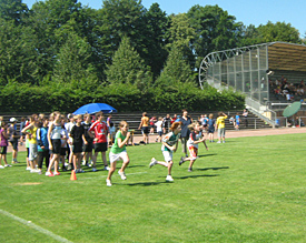 Beim Brennballturnier enbrennt ein ehrgeiziger Wettkampf unter den Klassen der Sekundarstufe 1 