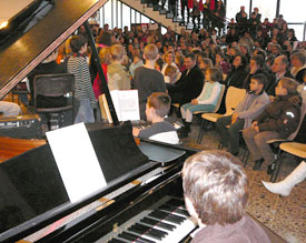 Chor und Orchester des Ernst-Mach-Gymnasiums sorgten am Tag der offenen Tür für einen gelungenen Auftritt.