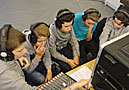 Gutes Gehr gefordert: Die EMG-Nachwuchs-Tontechniker gehen den gemeinsamen Mix wird nochmals kritisch durch