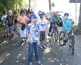 Spa&szlig; beim Verkehrstraining: Die Sch&uuml;lerinnen und Sch&uuml;ler der Stufe 5 werden fit f&uuml;r den Stra&szlig;enverkehr gemacht 