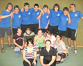 Erfolgreiche Volleyballer: Das EMG-Jungenteam sicherte sich souver&auml;n den Titel, die M&auml;dchen belegten Platz zwei 