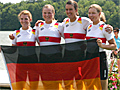 Sonja Wittemann (l.) feiert mit Nele Sch&uuml;rmann, Judith Sievers und Lena Reuschenbach die WM-Bronzemedaille