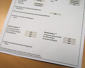 Erstmals befindet sich am Fu&szlig; der Zeugnisseite der Bereich mit den sechs Kopfnoten in den Kategorien Arbeits- und Sozialverhalten 